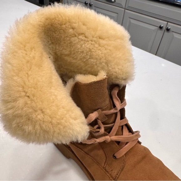 UGG WEYLYN LACE CHESTNUT SHEARLING CUFF BOOTS US 7 EU 38 - Picture 5 of 8